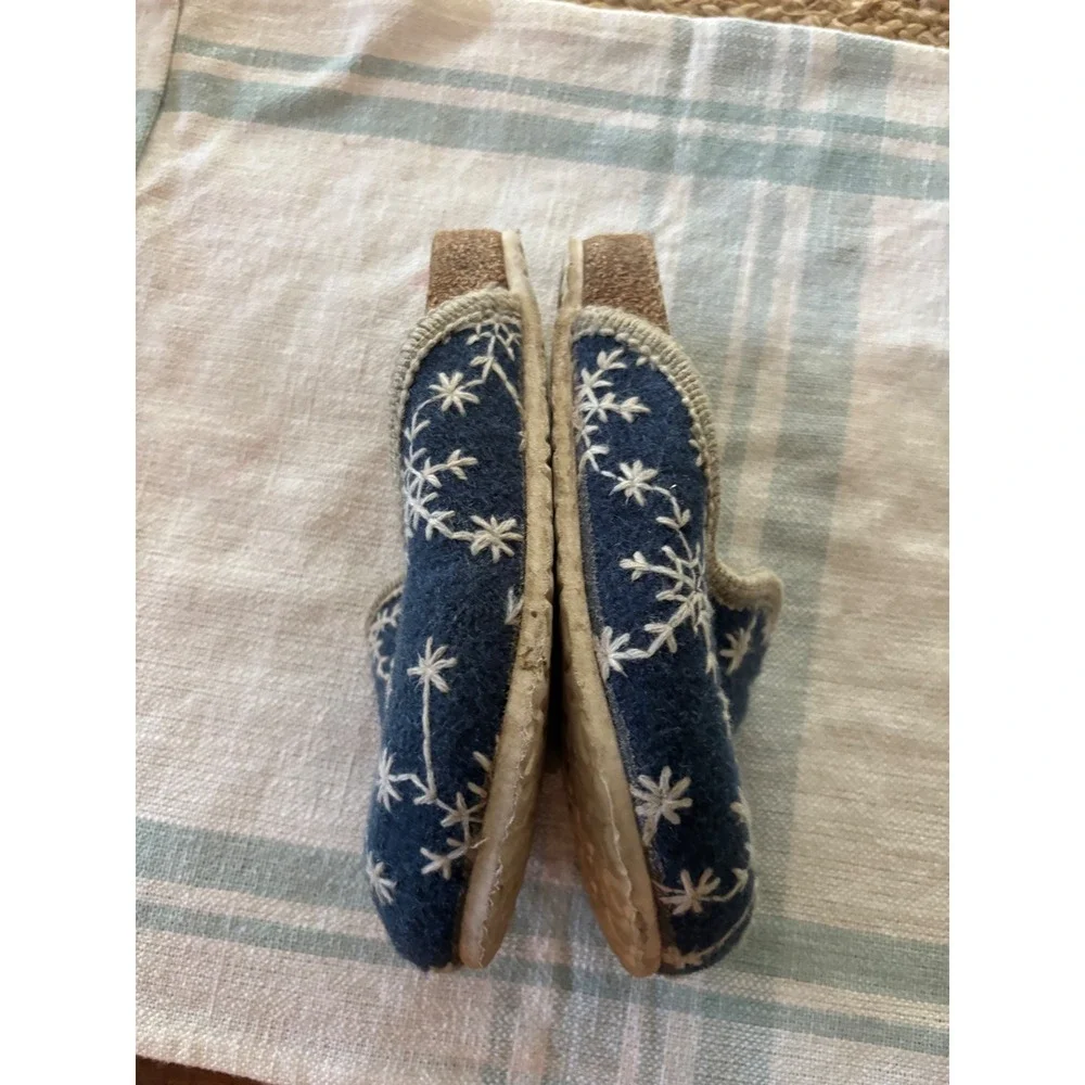 Birkenstock Kids Blue Wool Snowflake Embroidered Clogs Size 32 EU 1 US